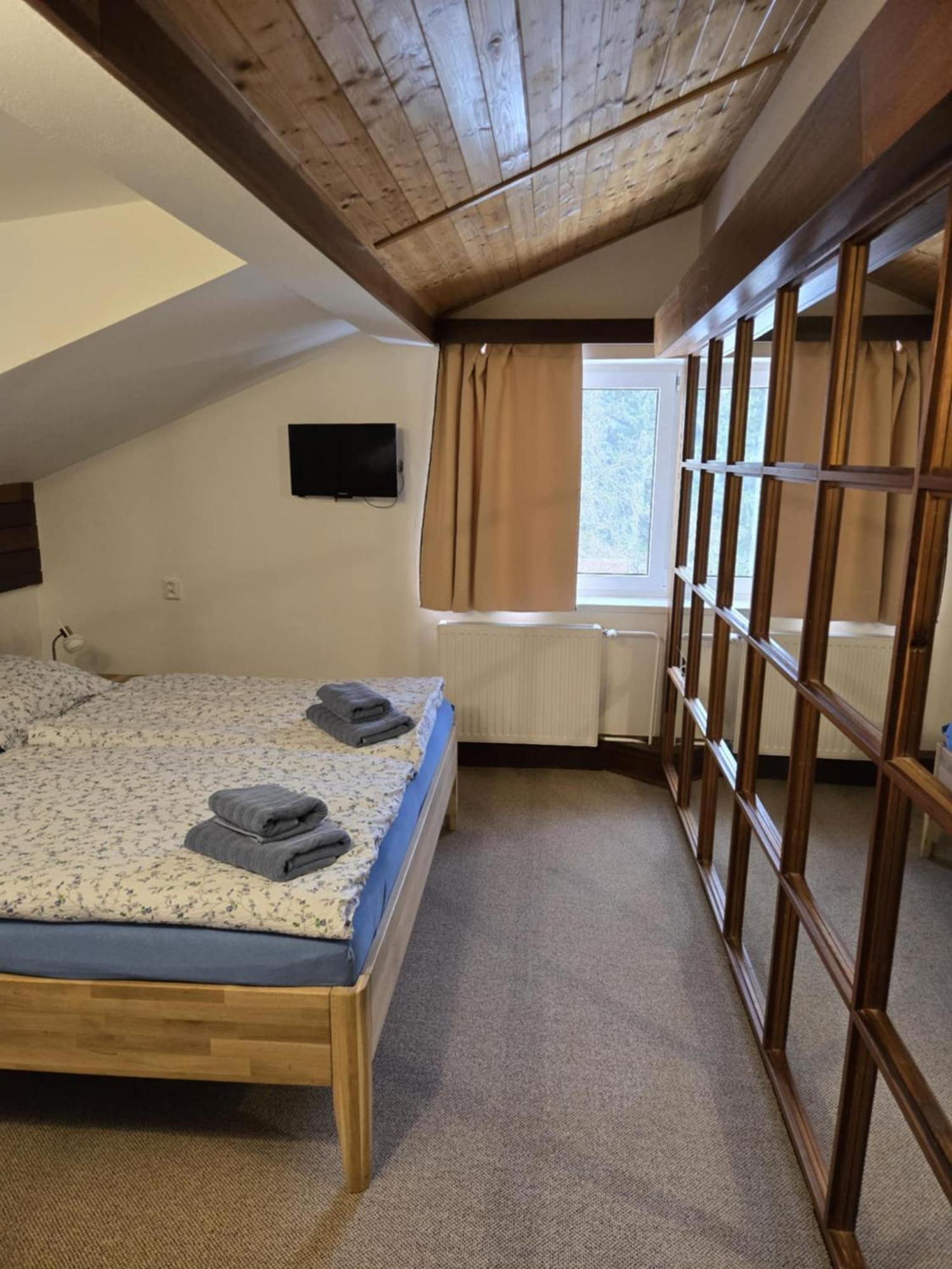 Hotel A Penzion Pegas Vlachovice Luaran gambar